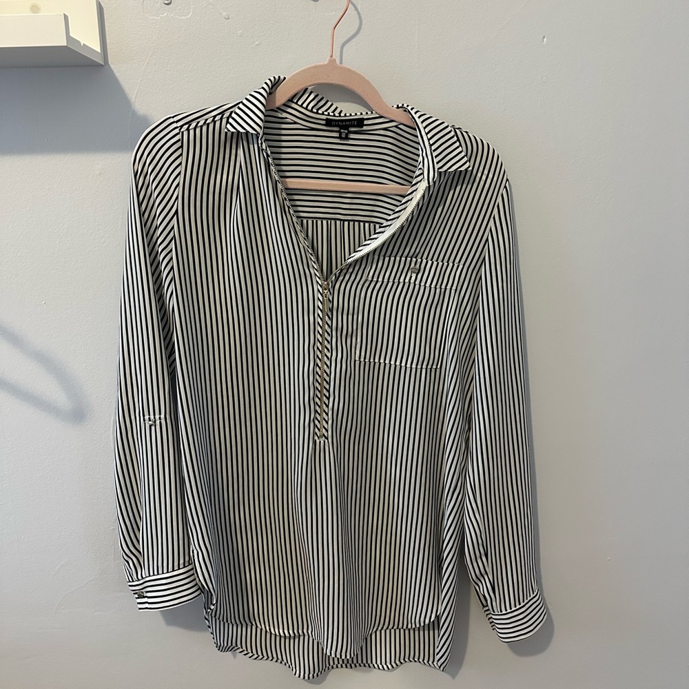 Dynamite stripe blouse size xs